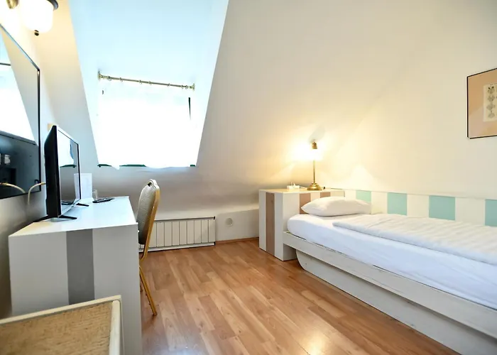 Senator Haz Hotel Eger