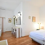 Senator Haz Hotel Eger