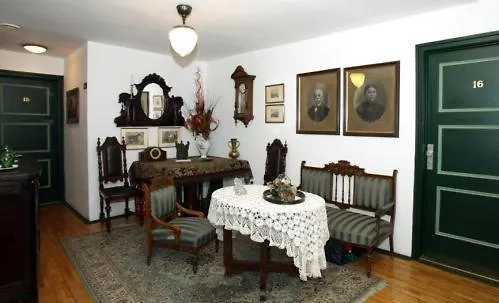 Senator Haz Hotell Eger